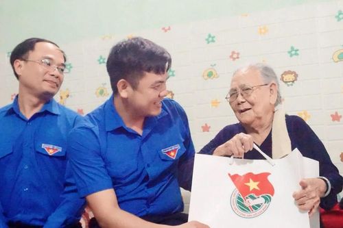 Tỉnh đoàn Gia Lai tổ chức chương trình 'Bữa cơm gia đình, ấm lòng tình mẹ' tại phường An Nhơn Bắc