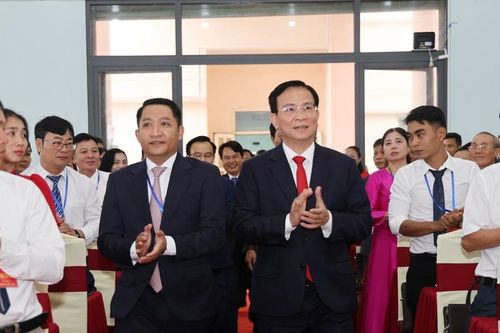 Chủ tịch UBND tỉnh Lâm Đồng Hồ Văn Mười dự Đại hội Đảng bộ xã Nhân Cơ