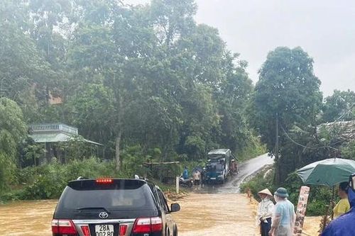 Khẩn trương xử lý các điểm trượt sạt trên tuyến đường 433 đi các xã vùng cao