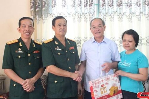 Hội Cựu chiến binh tỉnh Sơn La thăm, tặng quà các thương binh, bệnh binh