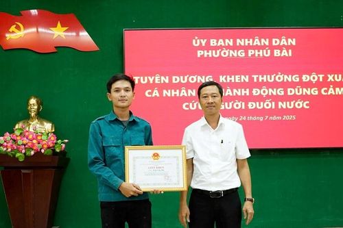 Phú Bài: Khen thưởng thanh niên dũng cảm cứu người đuối nước