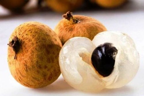 Trẻ hóc hạt nhãn, hạt na, cha mẹ lưu ý điều này để cứu con