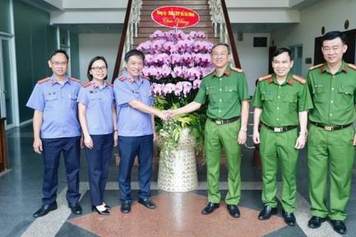Ban Giám đốc Công an TPHCM chúc mừng ngày truyền thống của ngành Kiểm sát
