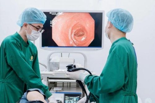 Đau bụng, đại tiện ra máu, người phụ nữ đi khám phát hiện ung thư