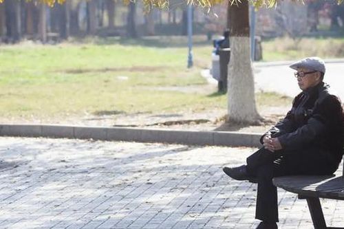 Thuê con gái chăm sóc tuổi già: Họ hàng sốc, còn tôi thì nhẹ lòng