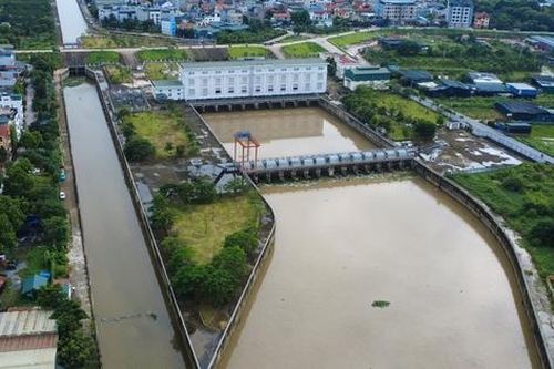 Hà Nội: Mưa như trút nước, trạm bơm nghìn tỷ hoạt động ra sao?