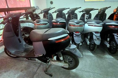 Bỏ tiền thật mua xe điện giả