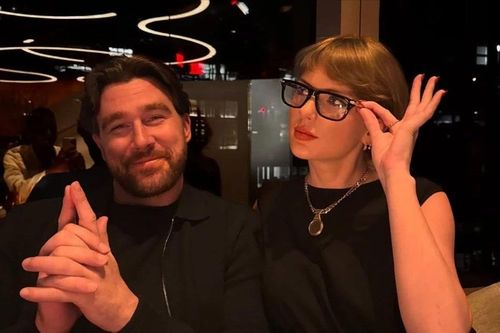 Hẹn hò suốt 2 năm, đến giờ Travis Kelce mới lần đầu đăng ảnh cùng Taylor Swift