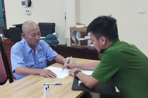 Tài xế xe buýt đi không đúng phần đường gây tai nạn khiến đôi vợ chồng tử vong