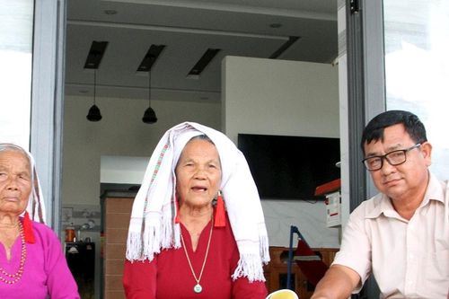 Đặc sắc nghệ thuật hát ngâm Ariya