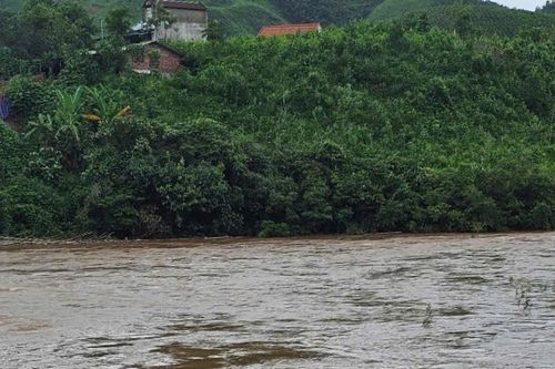 Quảng Ninh: Tìm thấy thi thể cháu bé sau 2 ngày bị lũ cuốn trôi