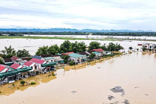 Hà Tĩnh: Lũ từ sông Cả gây ngập trên sông La, hàng trăm hộ dân bị cô lập