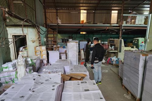 Nhà xuất bản trong cuộc chiến chống sách giả