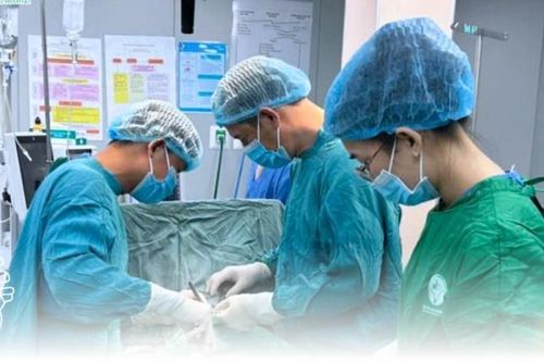Cứu người đàn ông ở TP.HCM bị đâm thủng tim, phổi