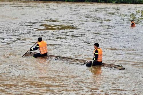 Tìm thấy thi thể cháu bé bị lũ cuốn ở Quảng Ninh