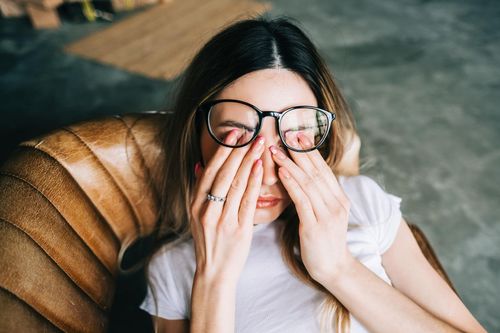Sai lầm khiến mắt bạn ngày càng khô, ngứa