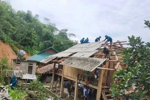 Gần 1.000 nhà dân hư hỏng, phát sinh 18 sự cố đê điều do mưa lũ