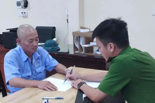 Tạm giữ tài xế xe buýt lấn làn, tông tử vong hai vợ chồng đi xe máy