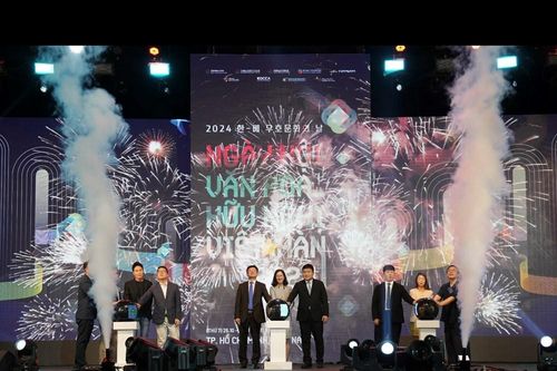 Thắt chặt tình hữu nghị qua sắc màu văn hóa