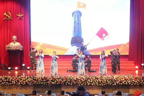 Thanh niên kiều bào giữ gìn bản sắc văn hóa, vun đắp thêm tình yêu quê hương đất nước