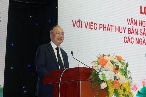 Phát huy bản sắc dân tộc trong xây dựng và phát triển các ngành công nghiệp văn hóa
