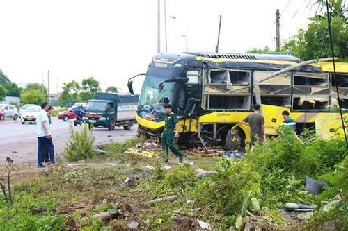 Tập trung nhân lực, chuyên môn cứu chữa bệnh nhân vụ tai nạn trên QL1 ở Hà Tĩnh