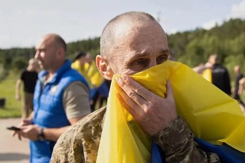 1000 tù binh Ukraine về nước sau đợt Nga – Ukraine không kích lãnh thổ