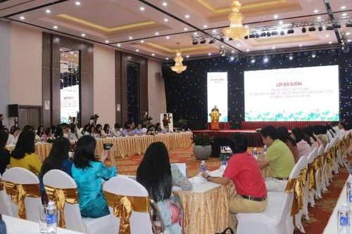 Phát huy bản sắc dân tộc trong xây dựng và phát triển các ngành công nghiệp văn hóa
