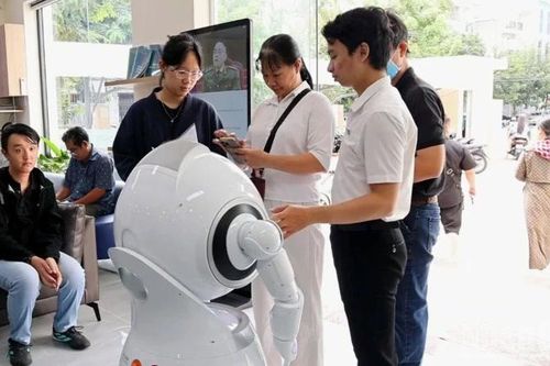 Thành phố Hồ Chí Minh dùng robot AI giúp việc để phục vụ người dân