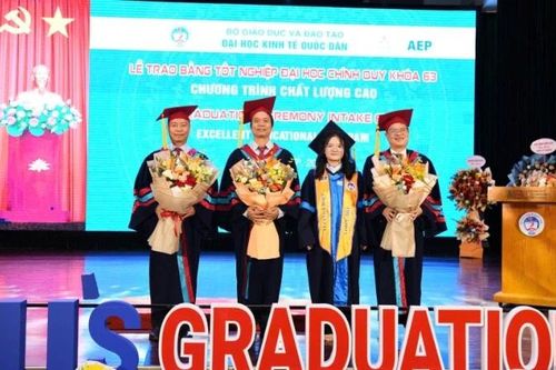 Đại học Kinh tế quốc dân trao bằng tốt nghiệp chương trình Chất lượng cao cho 1.102 tân cử nhân
