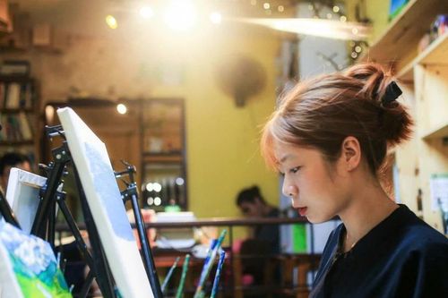 Người trẻ 'bật' cảm hứng sáng tạo thủ công giữa thời đại số
