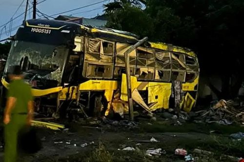 Lật xe khách trên Quốc lộ 1 qua Hà Tĩnh, 9 người tử vong, 15 người bị thương