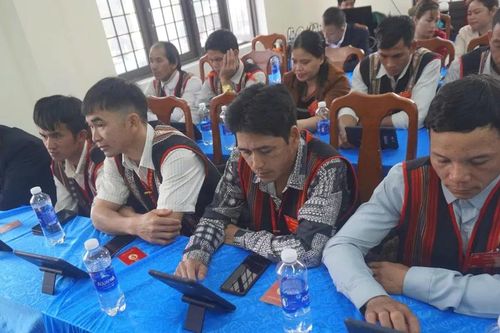 Quảng Ngãi: Đại hội Đảng bộ xã vùng cao không dùng giấy, đưa chuyển đổi số đến thôn làng