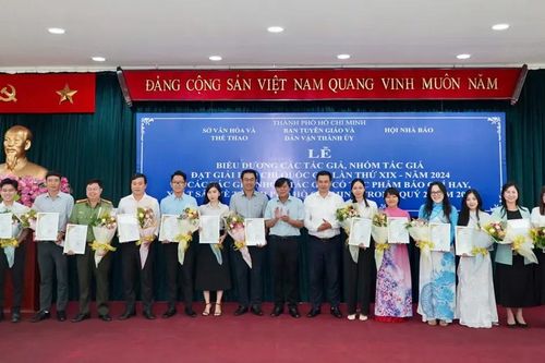 TPHCM khen thưởng 70 tác phẩm hay viết về Thành phố