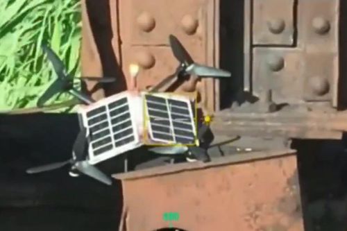 UAV Nga gắn pin năng lượng mặt trời nằm chờ phục kích quân Ukraine