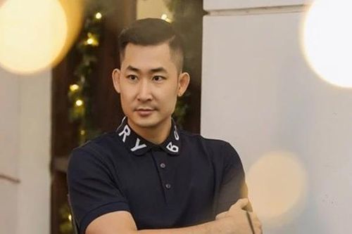 Ồn ào giữa Trọng Nhân 'Hoa hồng trên ngực trái' và chủ tiệm bánh bò