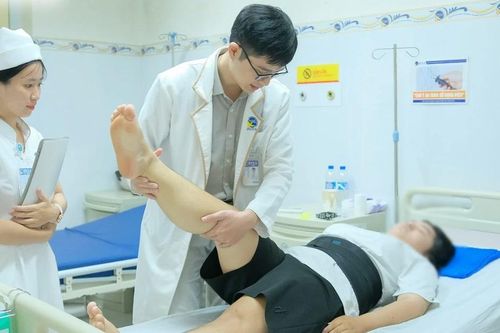 Lối sống sai hại người trẻ tuổi thoát vị đĩa đệm nguy cơ liệt
