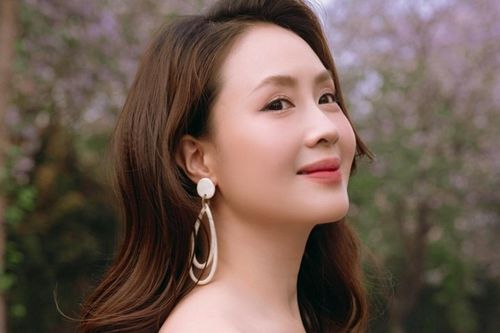 Ngắm nét dịu dàng của diễn viên Hồng Diễm