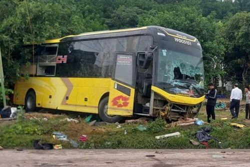 Vụ tai nạn giao thông đặc biệt nghiêm trọng lật xe khách tại Hà Tĩnh