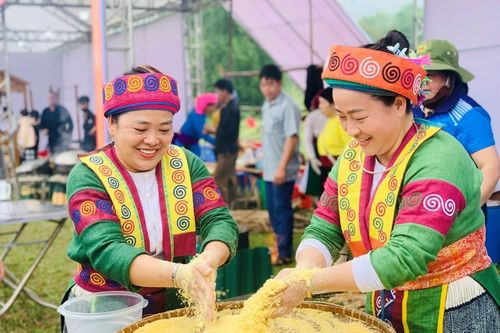 Hương vị mèn mén - 'hơi thở' của bản, làng người Mông