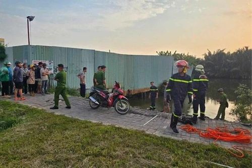 Lặn tìm người đàn ông rơi xuống kênh ở TPHCM