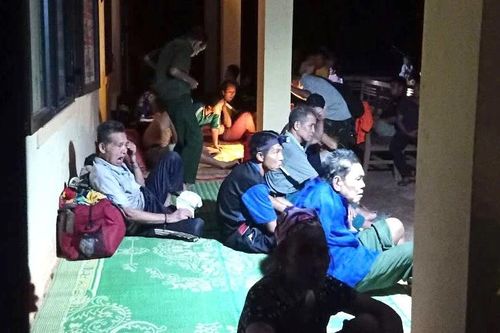 Núi nứt ở tâm lũ quét Nghệ An, người dân tiếp tục phải sơ tán khẩn