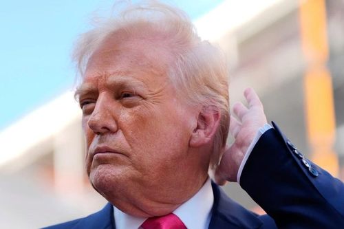 Tổng thống Mỹ Trump về thăm quê mẹ