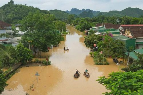 Miền Trung có thể hứng chịu nhiều đợt mưa lớn bất thường