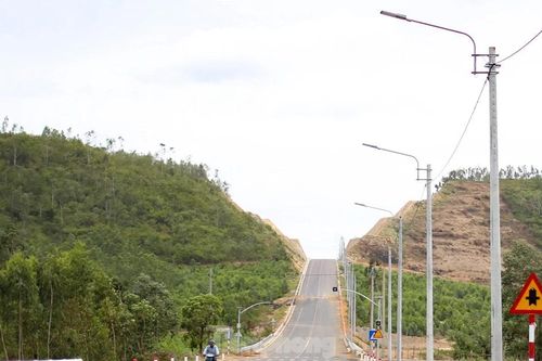 Ngắm tuyến đường 800 tỷ đồng băng qua núi ở Gia Lai