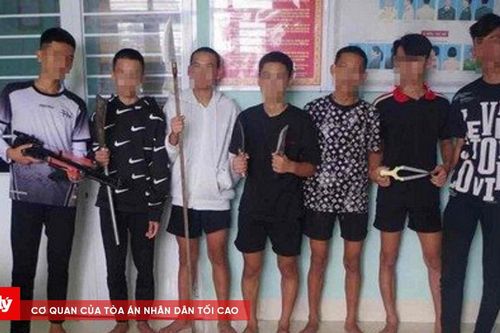 Mang 8 dao tự chế, 2 ná thun đi đánh nhau