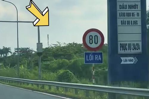 Biển báo giới hạn tốc độ 80km/h bị che khuất, tài xế lo dính phạt nguội