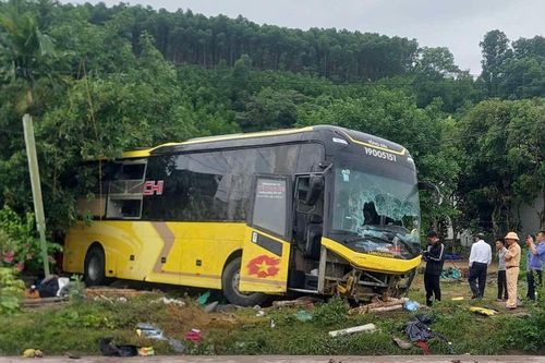 Thủ tướng chỉ đạo khắc phục hậu quả vụ tai nạn lật xe khách khiến 10 người chết