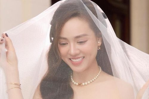 Hà Thanh Xuân sau ly hôn ngày càng quyến rũ, vợ Công Lý bất ngờ diện váy cưới