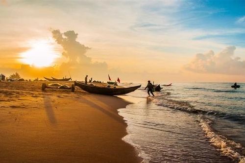 Biển mang người đi biển trả nước mắt về